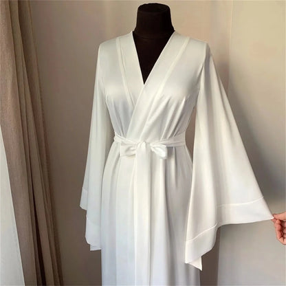 Robe de mariée en soie douce blanche avec ceinture, robe de chambre à manches longues, peignoirs de mariage, vêtements de nuit pour femmes, boudoir