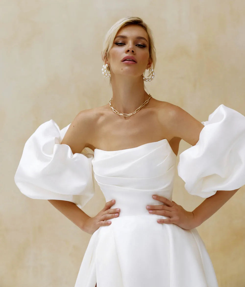 Robe de mariée élégante en satin à manches courtes bouffantes 2024 Robe de mariée blanche simple et unie A-Line avec fente latérale et traîne