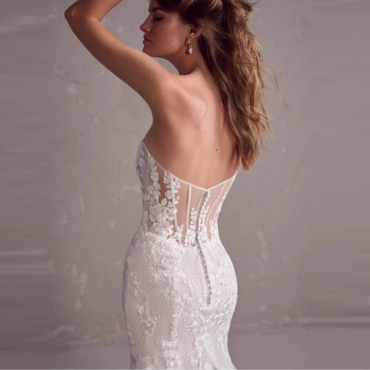 Robe de mariée sirène avec longue traîne en dentelle et appliques en dentelle pour femmes, sans bretelles, coupe slim, décolleté en cœur, sans manches