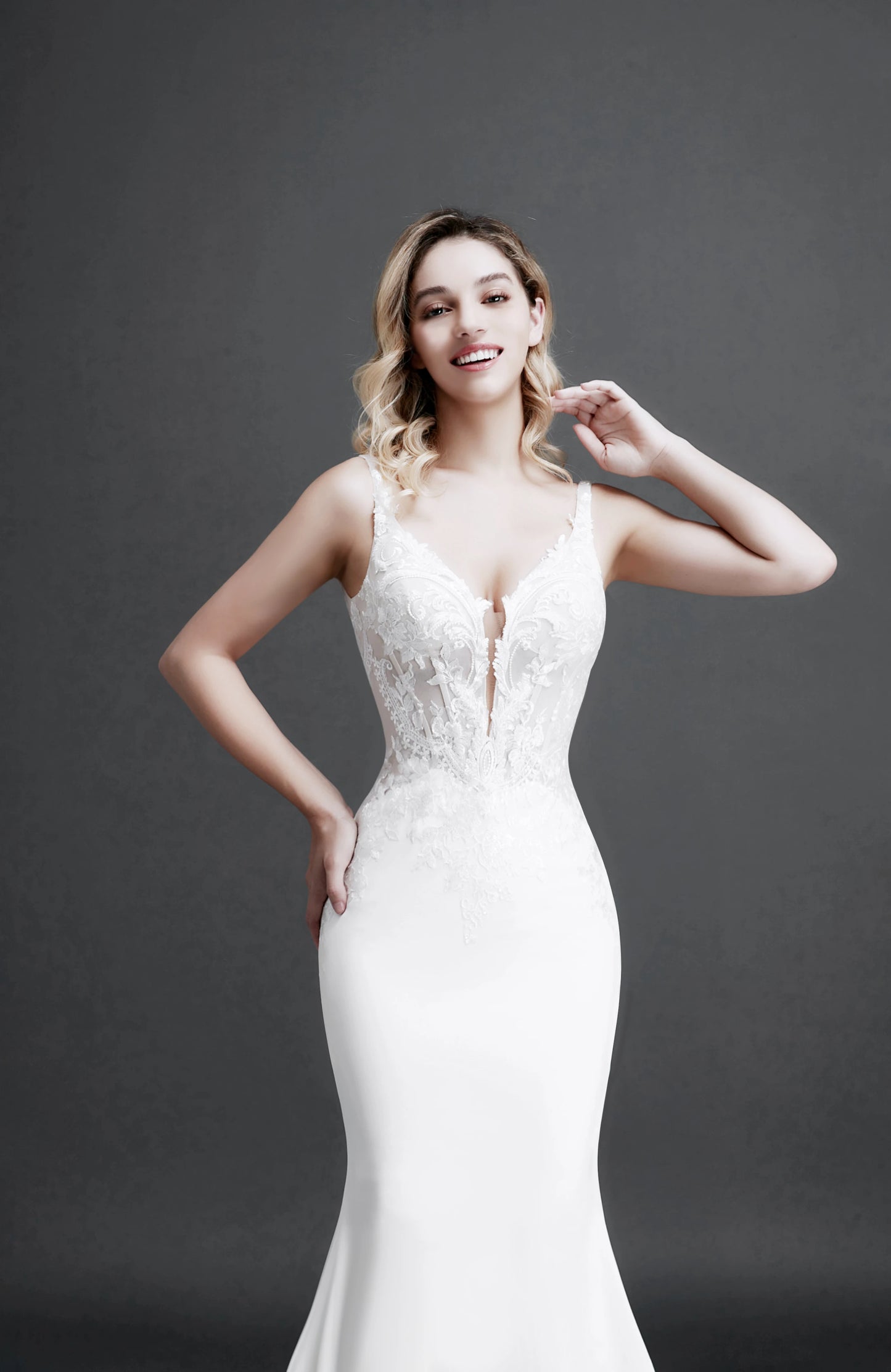 Noble Elegant Woman Sleeveless Lace Wedding Dresses Backless DeepV Long Temperament Princess Bride Dresses Prom Evening Dresses