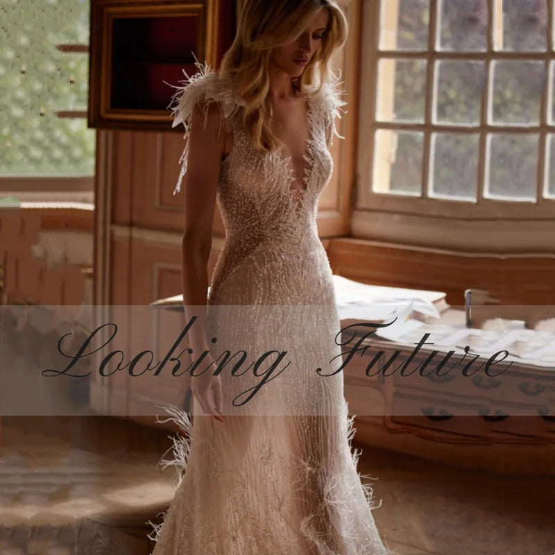 Exquisito vestido de novia de sirena con tirantes finos, plumas, perlas, espalda descubierta, escote en V, vestido de novia sencillo, cola larga, vestido de novia