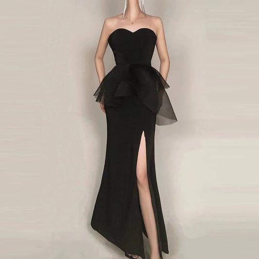 Vestido de noche formal de sirena sin tirantes, de satén, color negro, con escote en forma de corazón, pliegues y aberturas laterales para boda