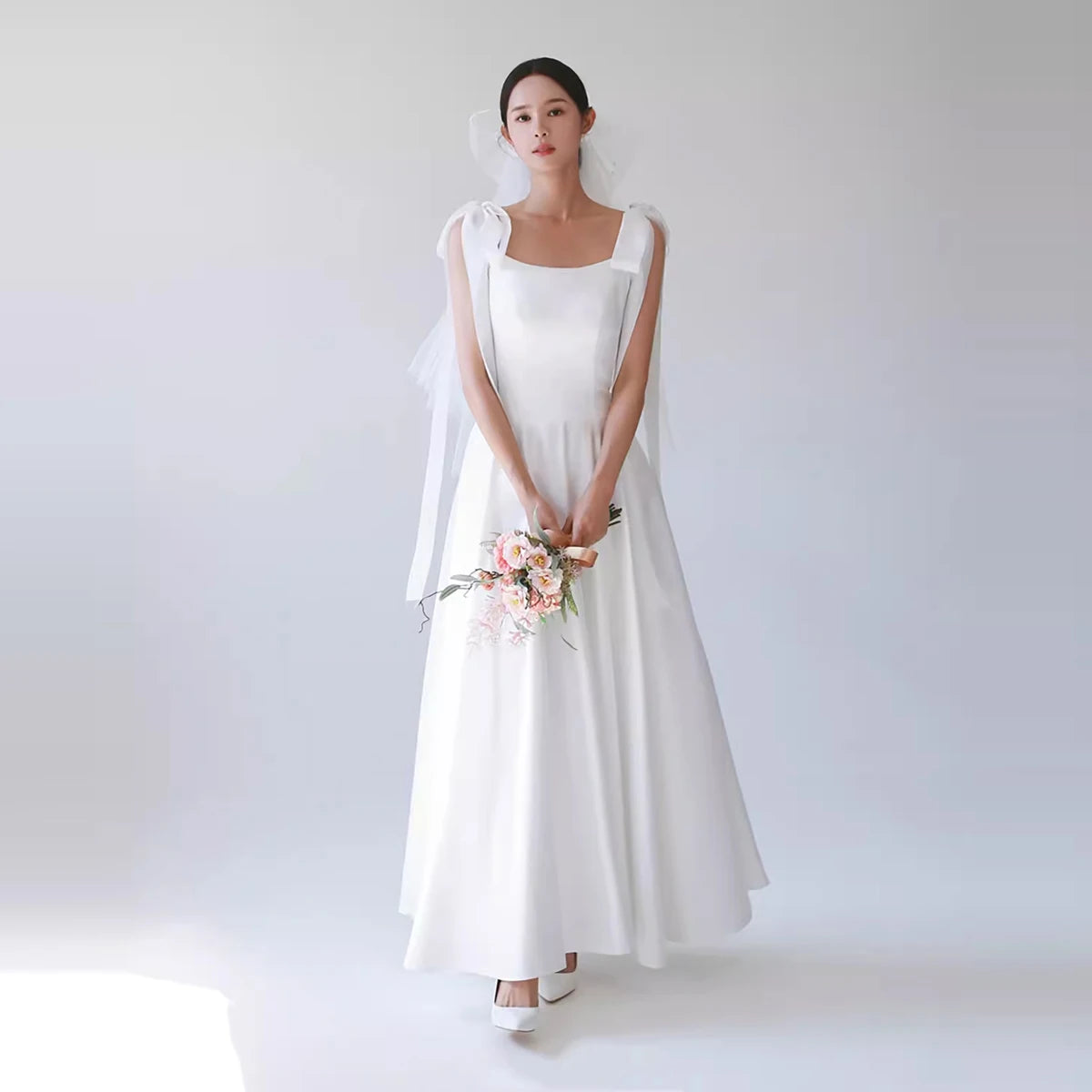 Robe de mariée à bretelles de style coréen Robe de mariée minimaliste simple et élégante à col carré en crêpe