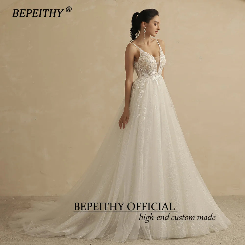 BEPEITHY Vestidos de novia de encaje con escote en V profundo y tirantes finos en forma de A para mujer 2022 Vestido de fiesta nupcial bohemio sin mangas con purpurina