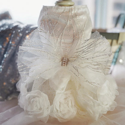 Vestido de diseño de lujo para cachorros para novia, traje de boda para niña, color blanco y rosa, disfraz formal con encaje y flores rosas, ropa para perros pequeños