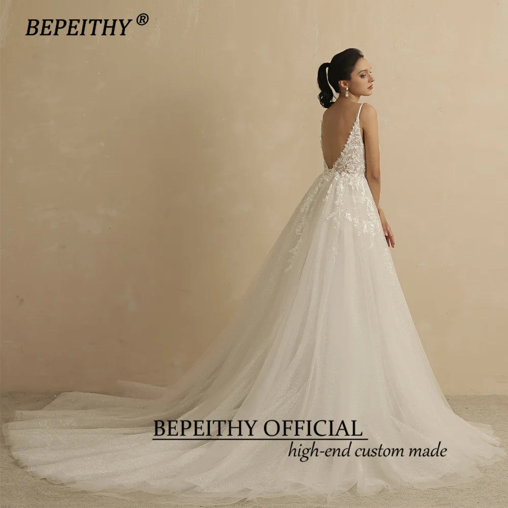 BEPEITHY Robe de mariée en dentelle à col en V profond et bretelles spaghetti pour femme, ligne A, 2022, paillettes, sans manches, style bohème, robe de soirée