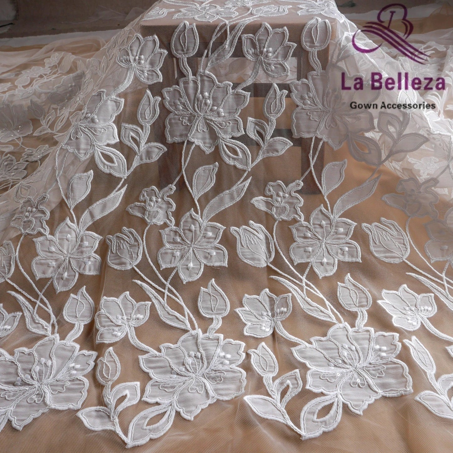 Robe de mariée en tissu blanc cassé avec broderie de fleurs et fil d'os, plus une pièce, accessoires de vêtements de performance