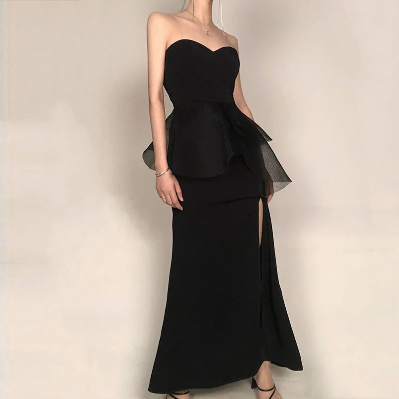 Vestido de noche formal de sirena sin tirantes, de satén, color negro, con escote en forma de corazón, pliegues y aberturas laterales para boda