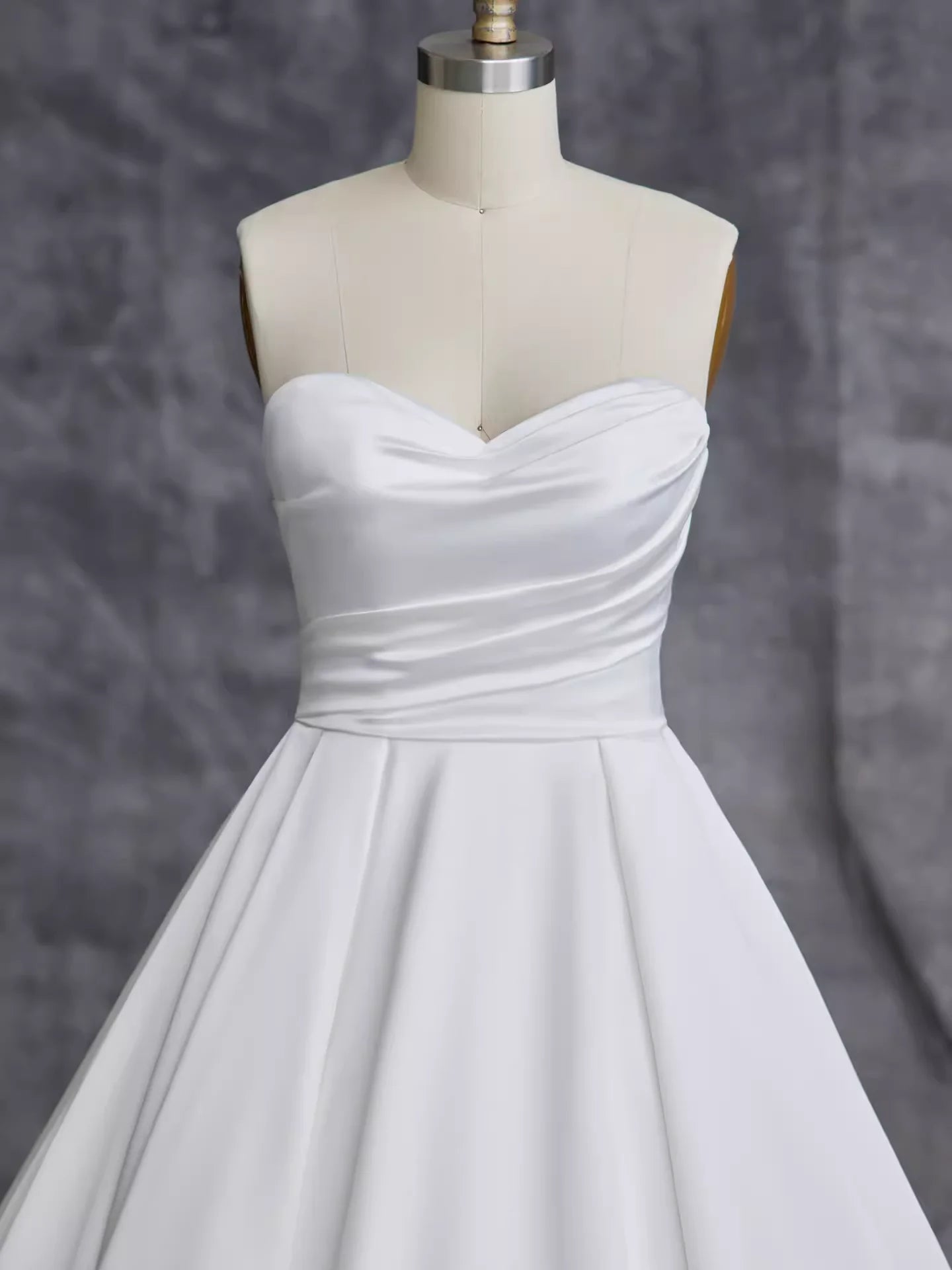 Robe de mariée en satin simple et élégante Robe de bal classique Robe de mariée blanche style corset sans bretelles Taille plus personnalisée