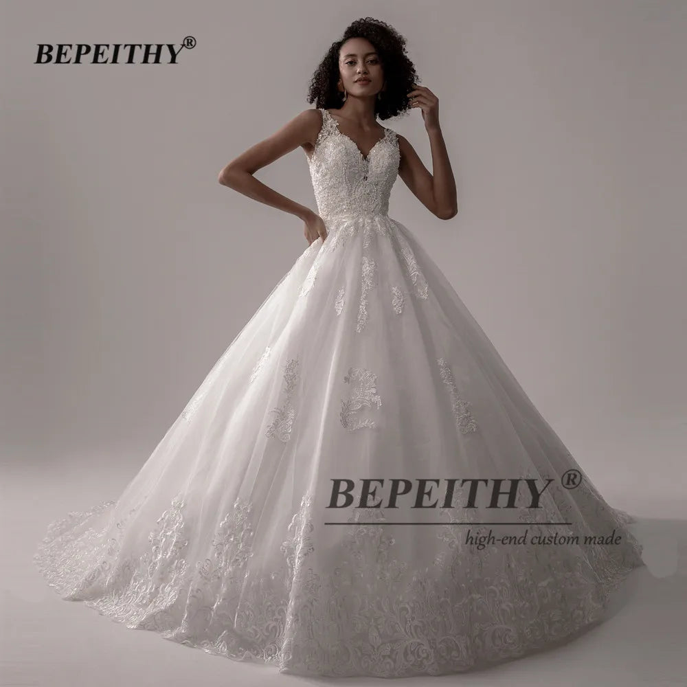 BEPEITHY Robes de mariée modernes élégantes pour femmes, col en V, sans manches, robe de mariée princesse sur mesure haut de gamme