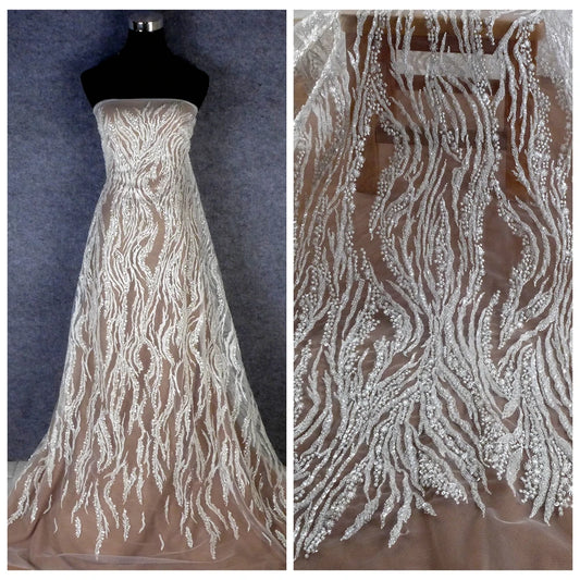 Tissu brodé de paillettes et de perles blanches nobles pour robes de mariée en dentelle