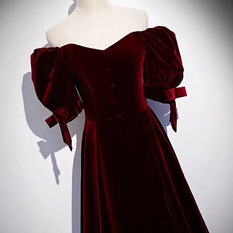 Robe de soirée en velours rouge vin grande taille épaules dénudées manches courtes fermeture éclair ligne A longueur au sol robe de soirée formelle pour femmes R1250