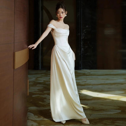 Robe de mariée élégante longue au sol avec un style à une épaule