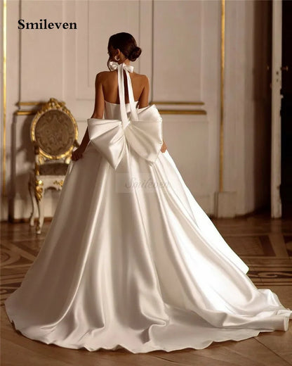 Robes de mariée sirène en satin blanc/ivoire à col en cœur Smileven Robes de mariée modestes 2024