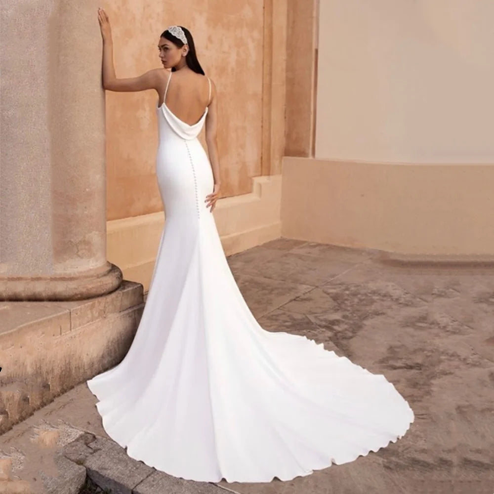 Vestido de novia sencillo de sirena, de satén blanco, con cuello vuelto, sexy, con tirantes finos, para playa, con cola larga y botones