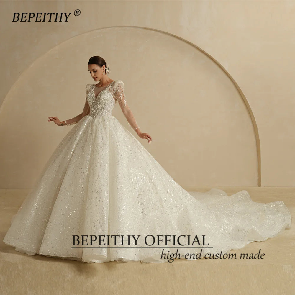 BEPEITHY Robe de mariée princesse de luxe brillante pour femmes 2022 Manches longues Scoop Perles Robe de mariée de bal vintage Train chapelle