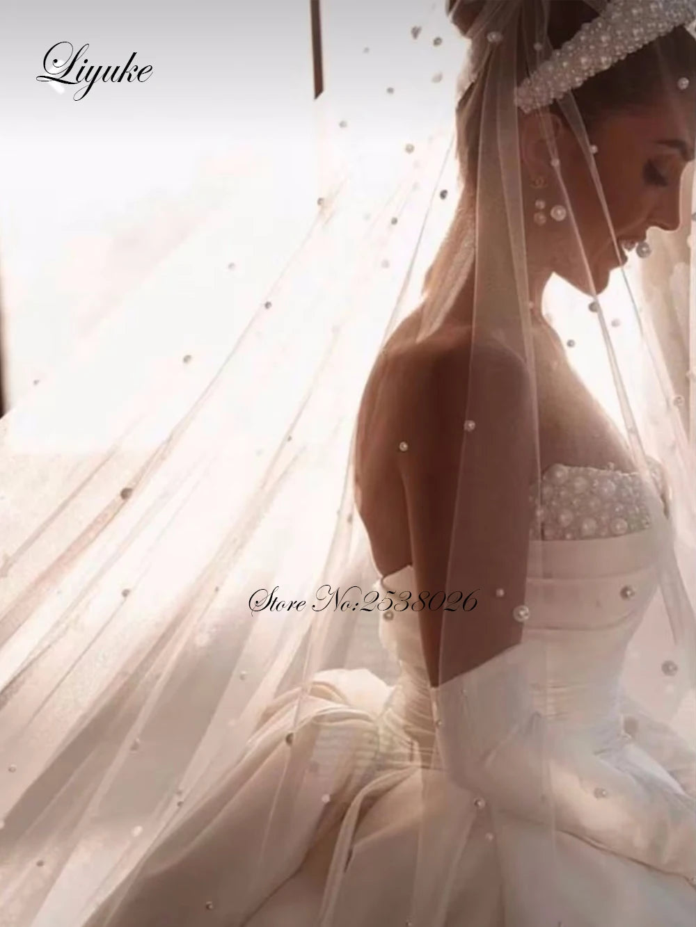 Vestido de novia de satén con capas de lujo de Liyuke, vestido de novia sin mangas con cuentas y perlas y hombros descubiertos