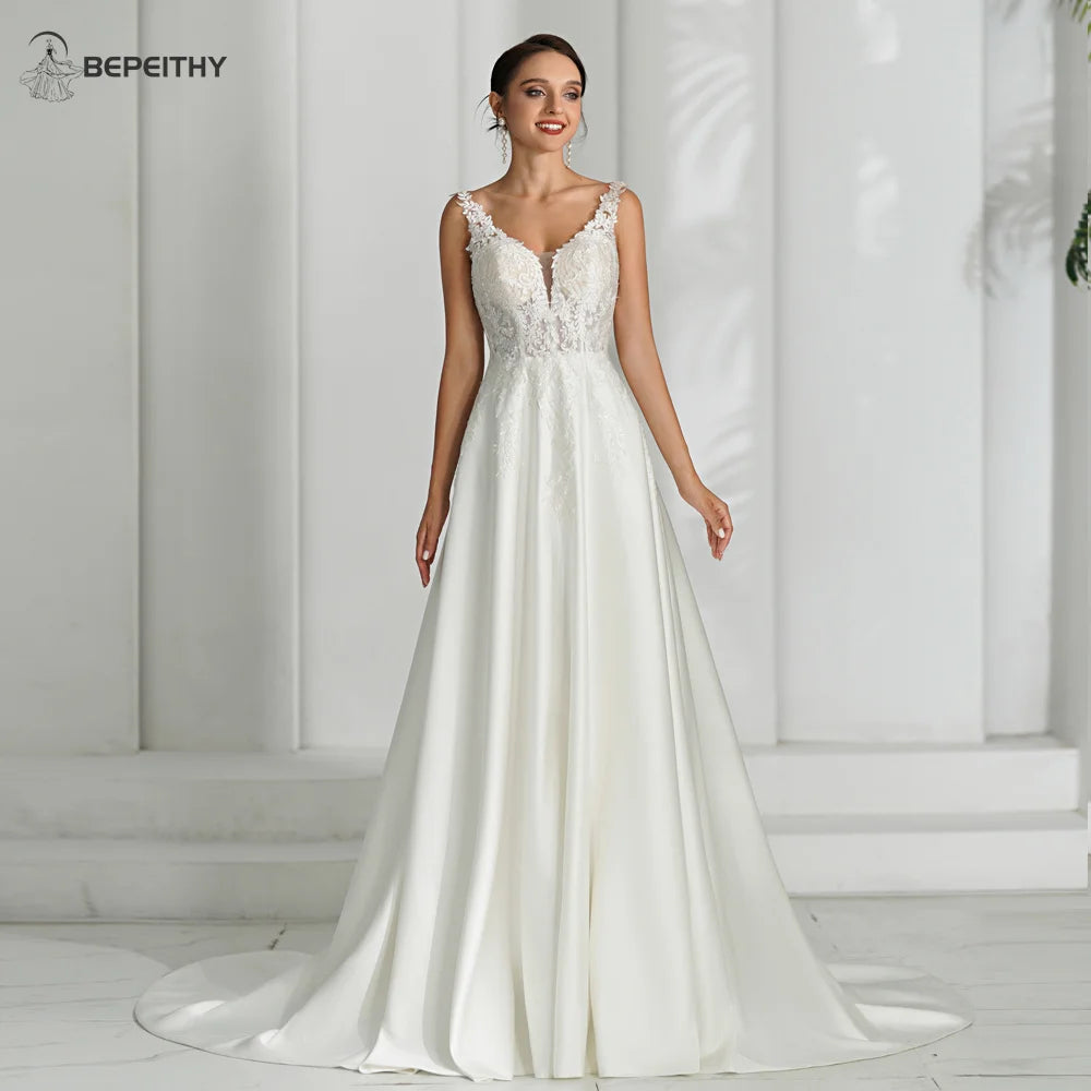 BEPEITHY Robe de mariée sexy en satin ivoire à col en V et dos nu pour femme, sans manches, corsage en dentelle, traîne à balayage, style Boho, 2024