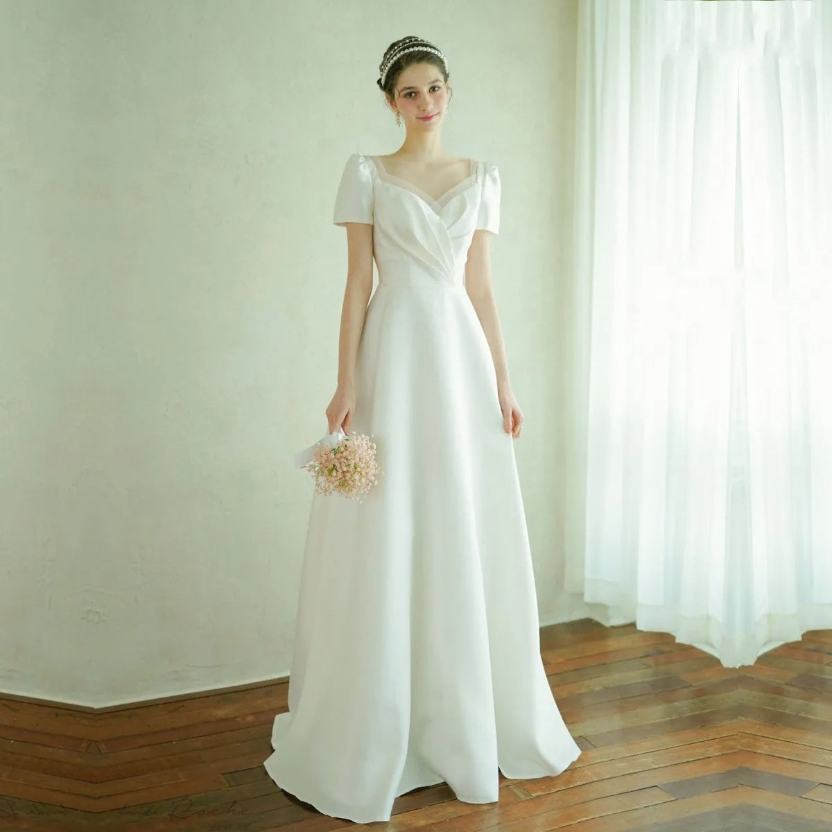 Robe de mariée en satin A-line à col en V et dos transparent à manches courtes pour femmes, grande taille, robe de princesse