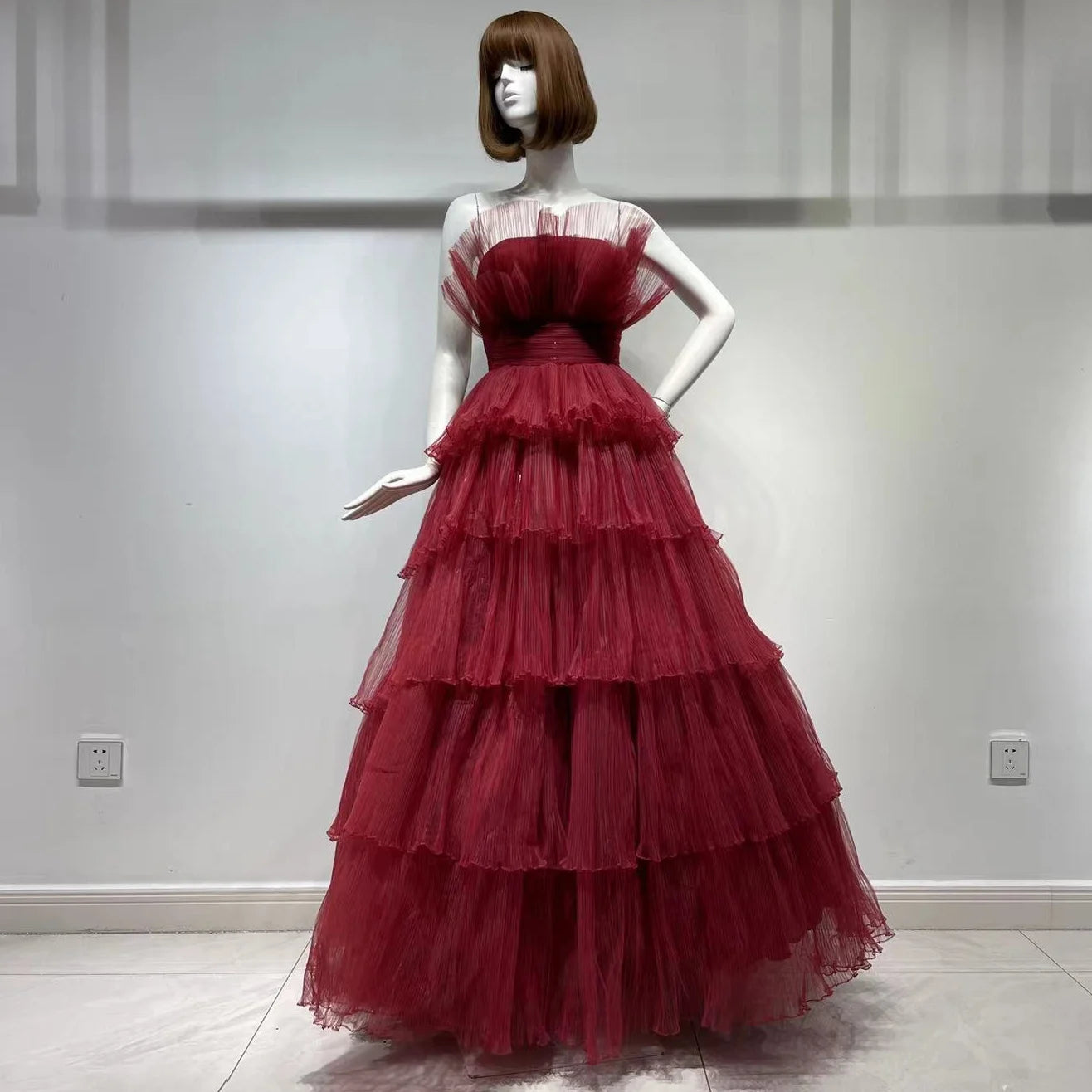 Hot Sale Illusion Burgundy Bridal Boat Neck Evening Dress Sleeveless Sexy lovely Red Color Multilayer Mesh Wedding Dress