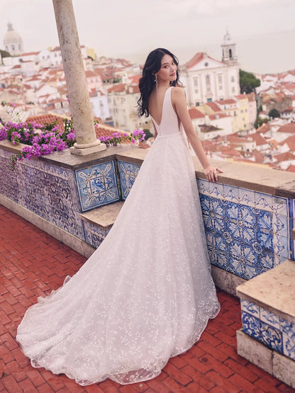 Vestido de novia con escote en V profundo, corte entallado, sexy, sin mangas, con apliques de encaje y cola pequeña