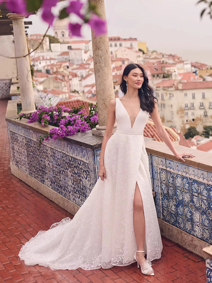 Vestido de novia con escote en V profundo, corte entallado, sexy, sin mangas, con apliques de encaje y cola pequeña