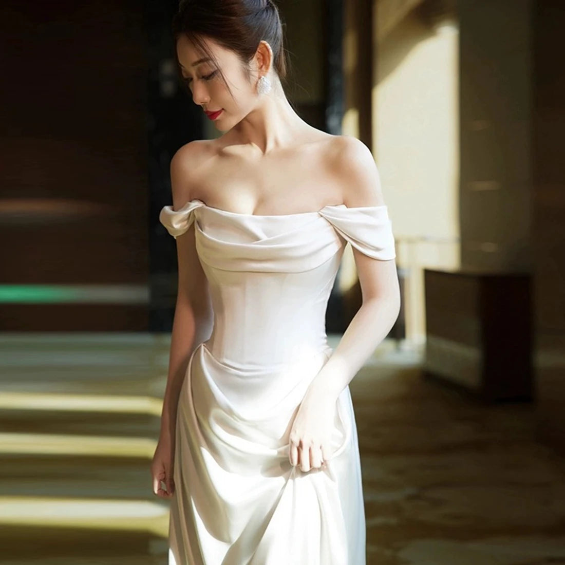 Elegant Floor-Length Wedding Dress with One-Shoulder Style