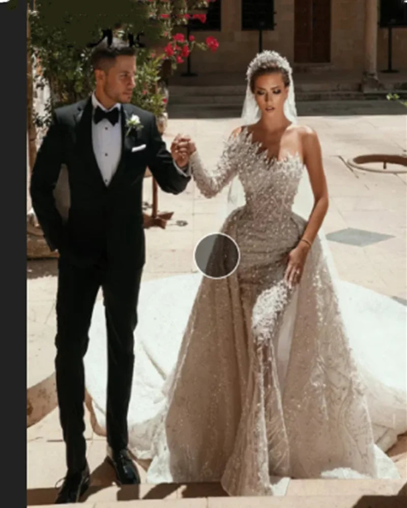 Vestidos de novia de lujo con perlas, un hombro, cola de barrido desmontable, apliques exquisitos, vestidos de novia con cristales personalizados