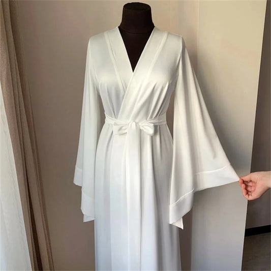 Robe de mariée en soie douce blanche avec ceinture, robe de chambre à manches longues, peignoirs de mariage, vêtements de nuit pour femmes, boudoir