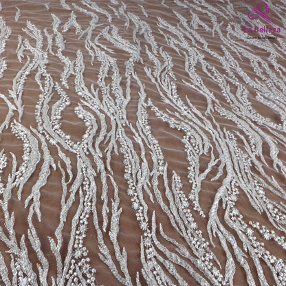 Tissu brodé de paillettes et de perles blanches nobles pour robes de mariée en dentelle