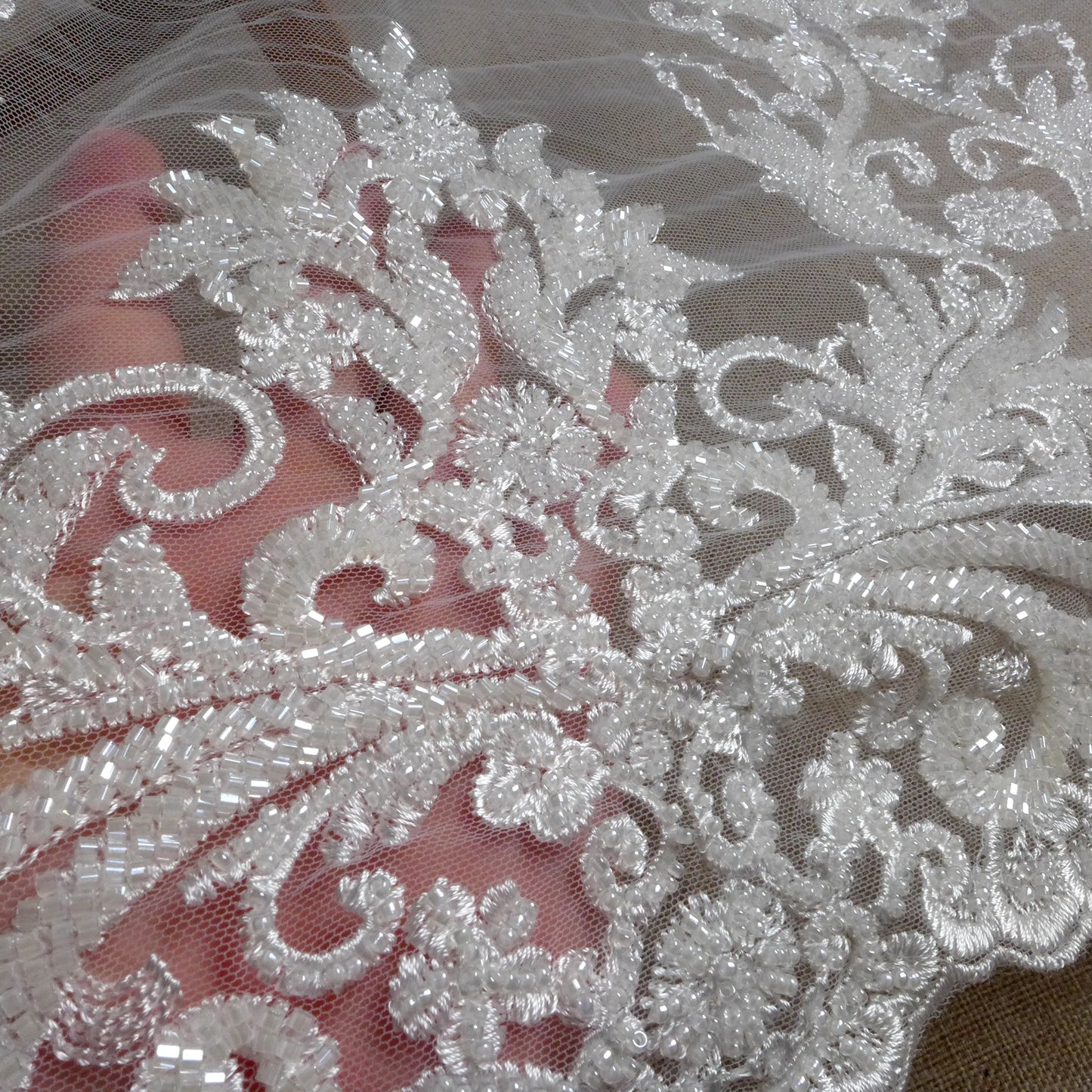 Nouveau tissu de mariée broderie de perles lourdes robe de mariée tissu en dentelle beaux motifs robe en dentelle robe ivoire en dentelle