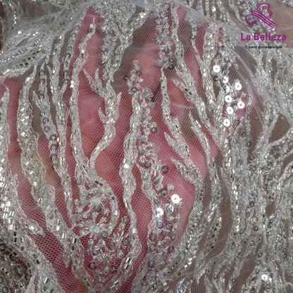 Tissu brodé de paillettes et de perles blanches nobles pour robes de mariée en dentelle