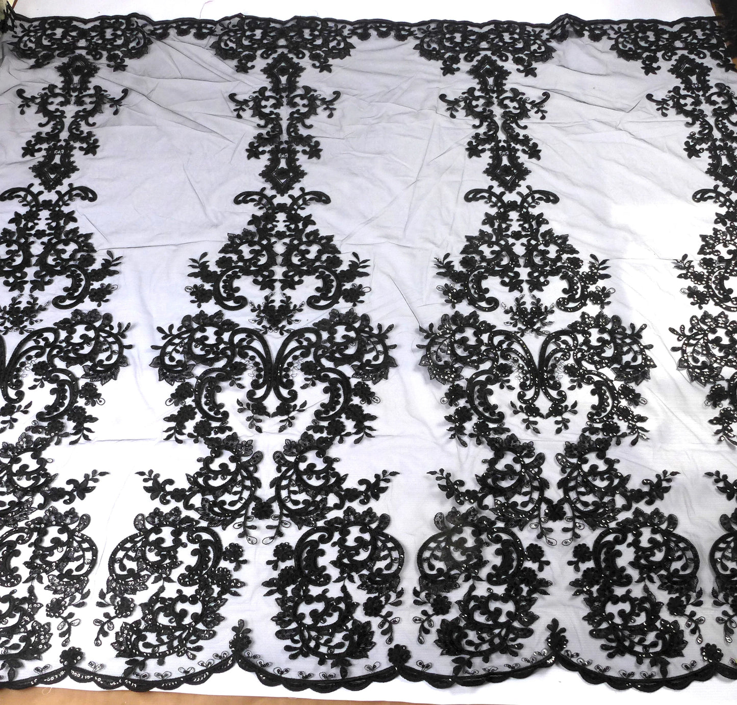 Tissu en dentelle brodée à gros motifs noirs de haute qualité pour robe de mariée/tissu en dentelle pour robe haut de gamme au mètre