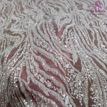 Tissu brodé de paillettes et de perles blanches nobles pour robes de mariée en dentelle