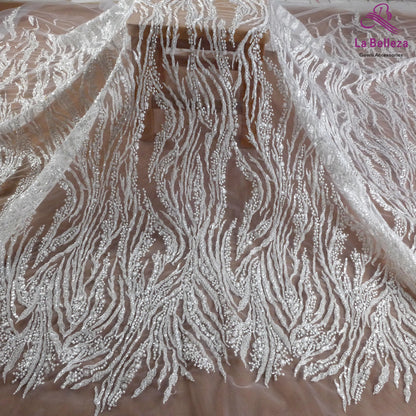 Tissu brodé de paillettes et de perles blanches nobles pour robes de mariée en dentelle