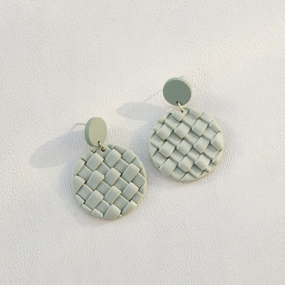 Boucles d’oreilles tressées rondes en poterie douce