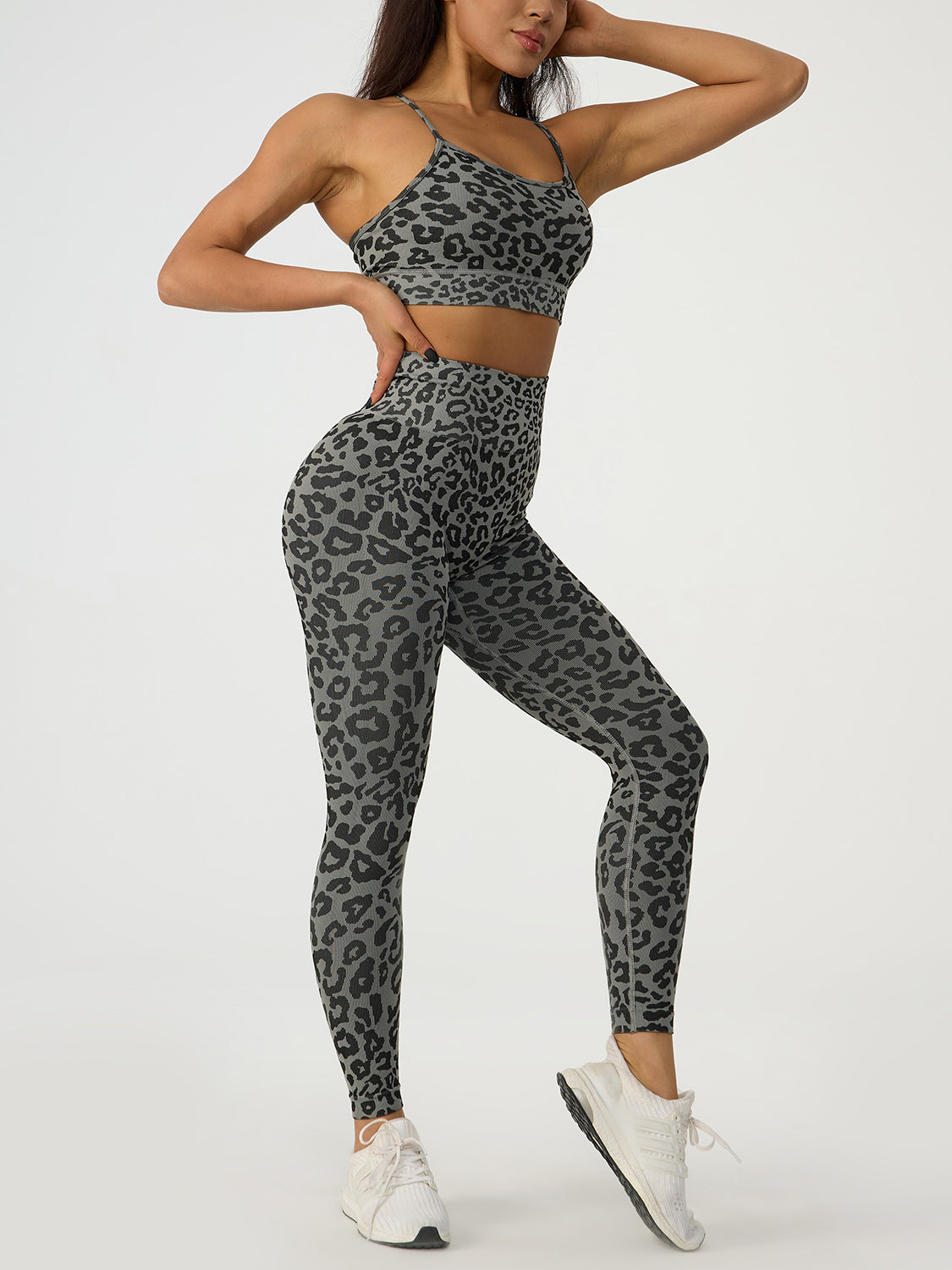 Conjunto deportivo de top y leggings con estampado de leopardo entrecruzado