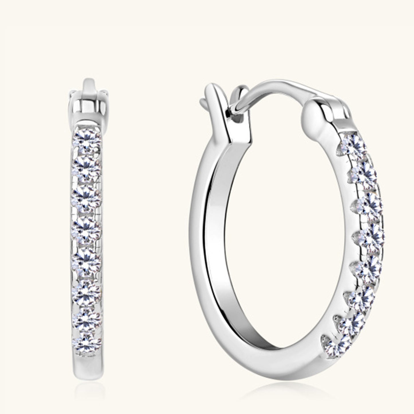 Boucles d'oreilles Huggie en argent sterling 925 et moissanite