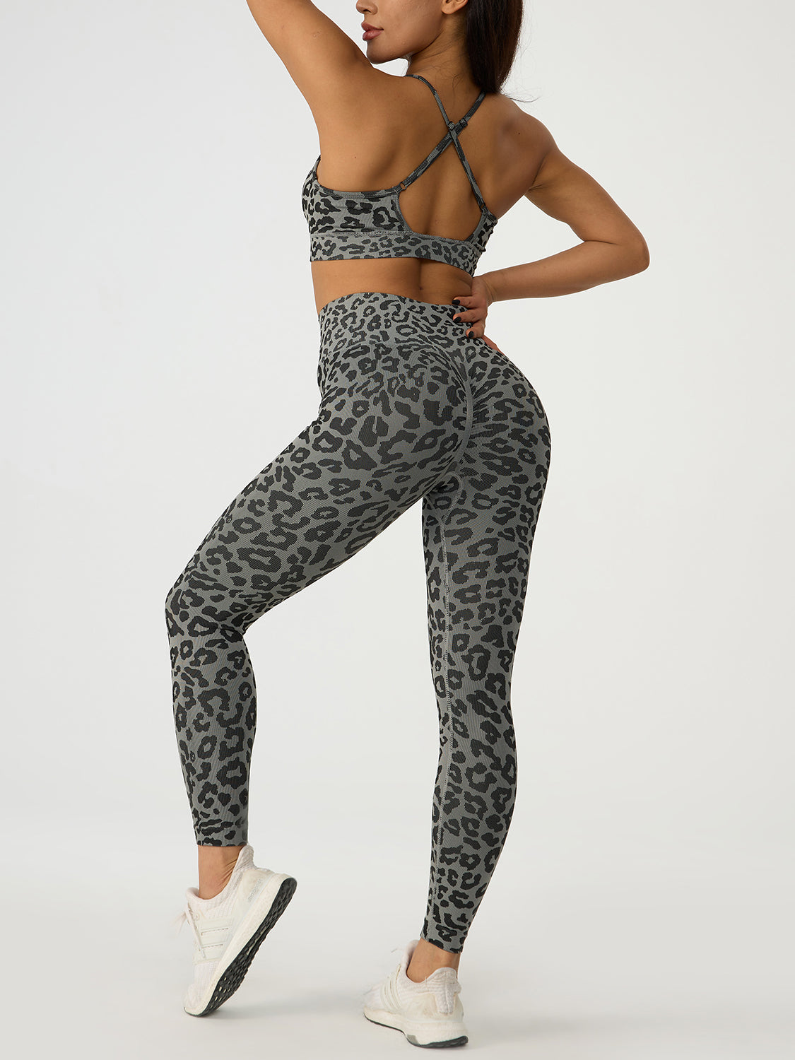 Ensemble actif haut croisé léopard et leggings