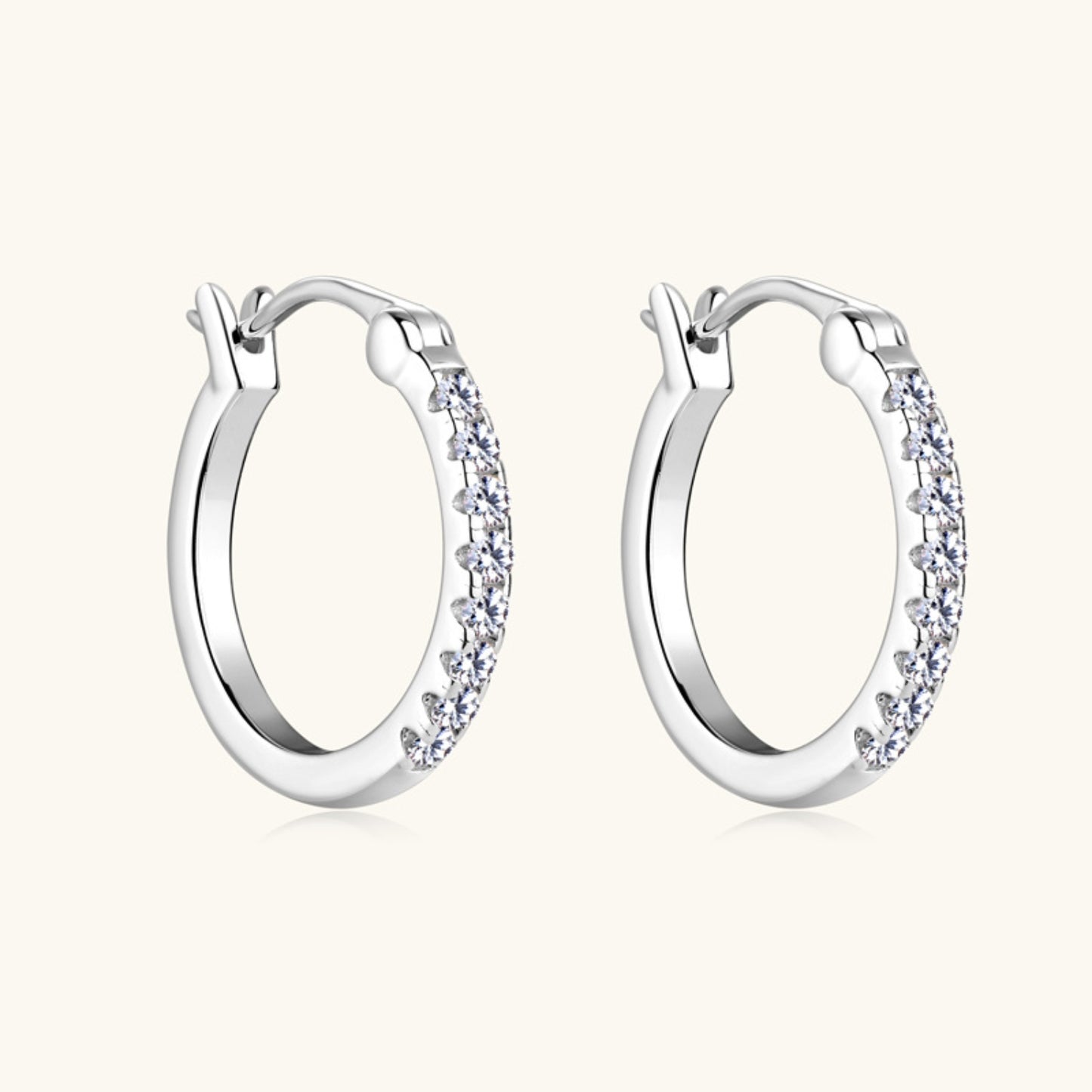 Boucles d'oreilles Huggie en argent sterling 925 et moissanite